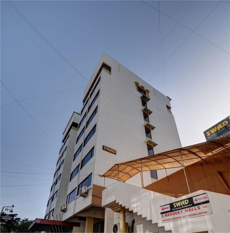 Hotel Savshanti Towers Vadodara Eksteriør billede